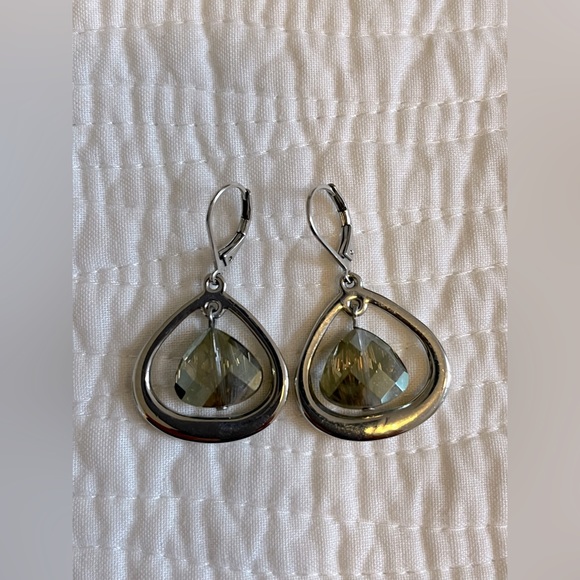 💚Kenneth Cole bracelet and earrings - Picture 3 of 3